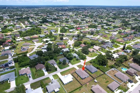 1312 Sw Calmar Avenue Port Saint Lucie FL 34953