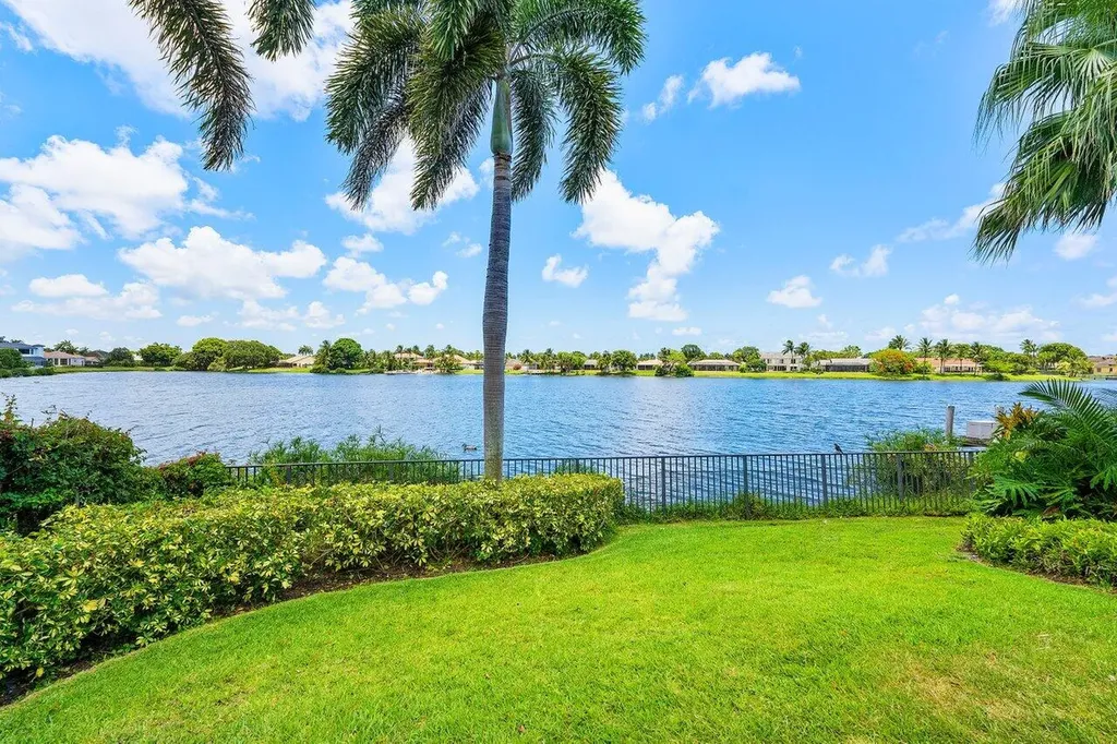 17582 Bocaire Way Boca Raton FL 33487