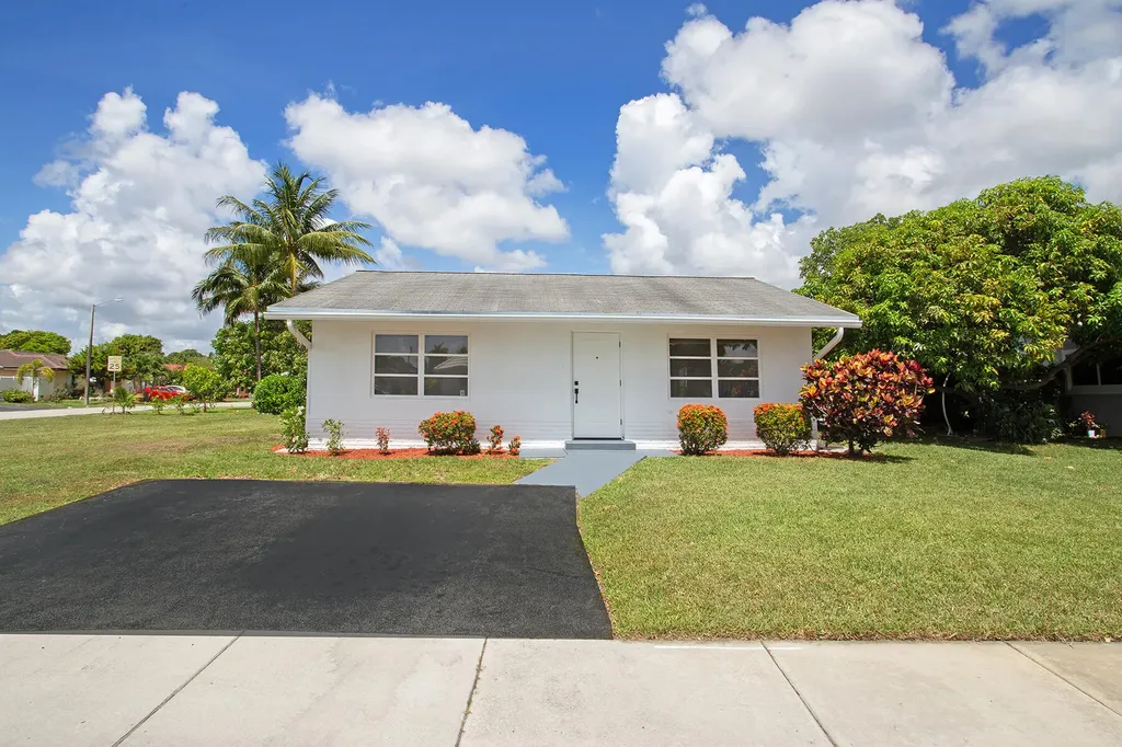 7609 Nw 70 Avenue Tamarac FL 33321