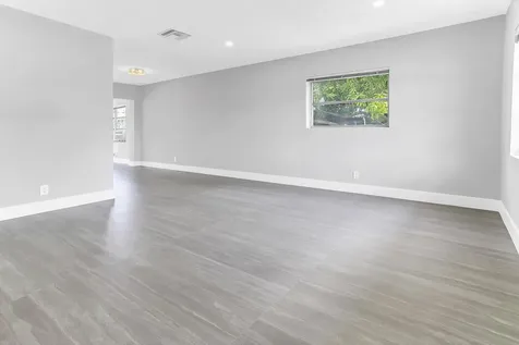 7609 Nw 70 Avenue Tamarac FL 33321