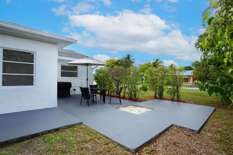7609 Nw 70 Avenue Tamarac FL 33321