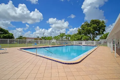 7609 Nw 70 Avenue Tamarac FL 33321