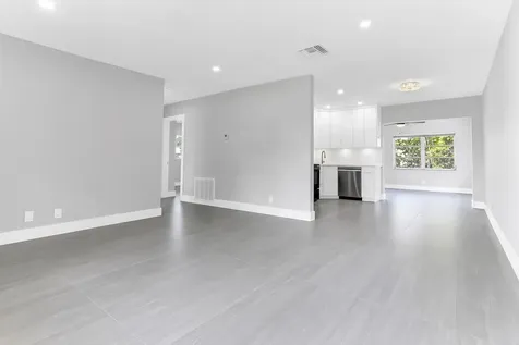 7609 Nw 70 Avenue Tamarac FL 33321