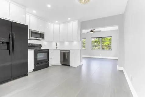 7609 Nw 70 Avenue Tamarac FL 33321