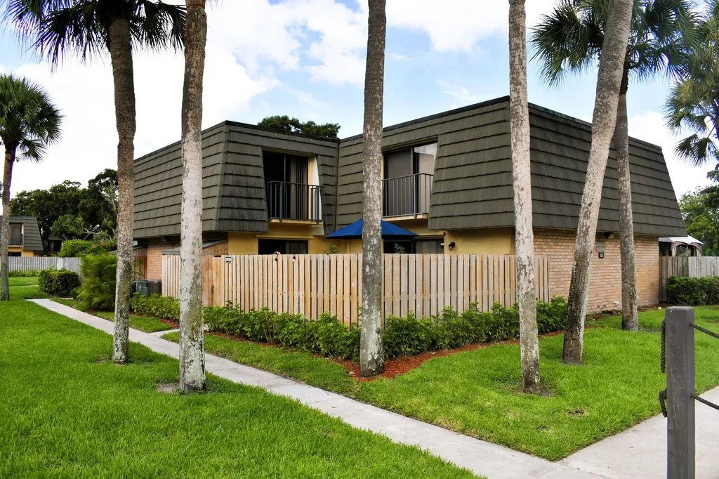 2905 29th Way West Palm Beach FL 33407