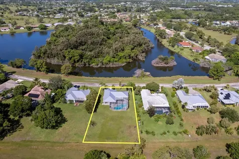 2781 Se Bluem Way Port Saint Lucie FL 34952