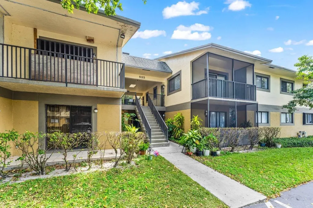 522 Trace Circle Deerfield Beach FL 33441