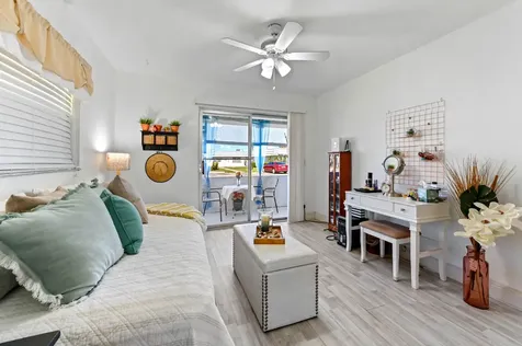 48 Waterford B Delray Beach FL 33446