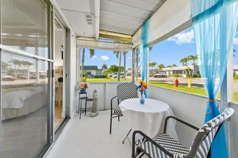 48 Waterford B Delray Beach FL 33446