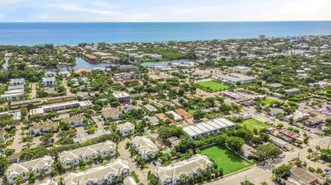 905 NE 6th Avenue Delray Beach FL 33483