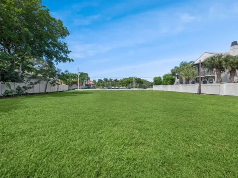 905 NE 6th Avenue Delray Beach FL 33483