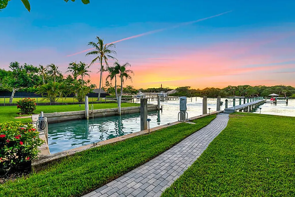 107 Lighthouse Drive Jupiter Inlet Colony FL 33469