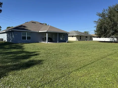 1317 Se Sandia Drive Port Saint Lucie FL 34983