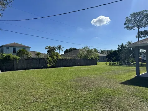 1317 Se Sandia Drive Port Saint Lucie FL 34983