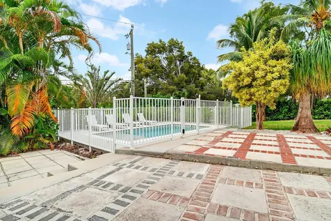 901 39th Court West Palm Beach FL 33407
