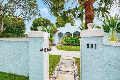 901 39th Court West Palm Beach FL 33407