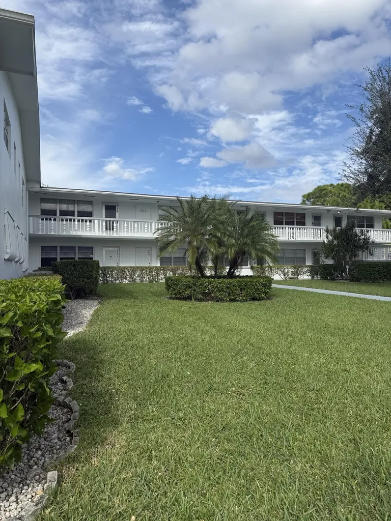 268 Windsor L West Palm Beach FL 33417