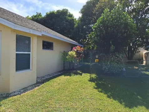242 SW Amesbury Avenue Port Saint Lucie FL 34953