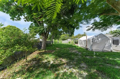 480 SW Lakehurst Drive Port Saint Lucie FL 34983