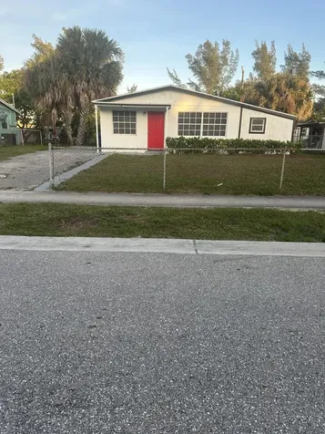 1210 Avenue R Riviera Beach FL 33404
