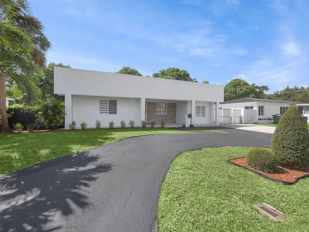 520 NE 135th Street North Miami FL 33161