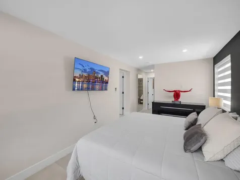 520 NE 135th Street North Miami FL 33161