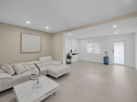520 NE 135th Street North Miami FL 33161