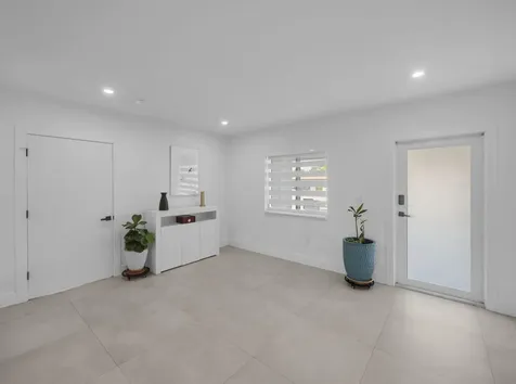 520 NE 135th Street North Miami FL 33161