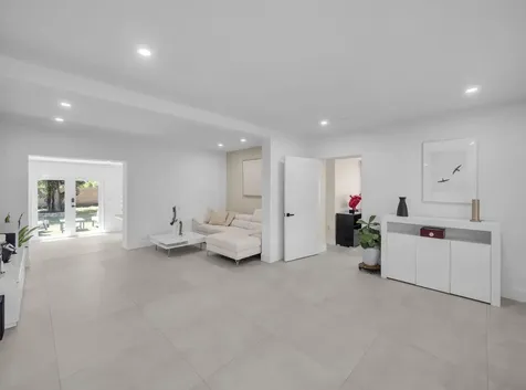 520 NE 135th Street North Miami FL 33161
