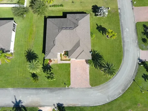 5830 Wyndham Manor Vero Beach FL 32967