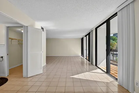 2000 Presidential Way West Palm Beach FL 33401