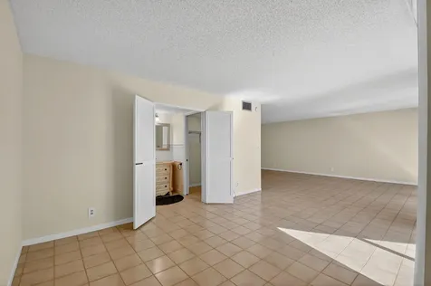 2000 Presidential Way West Palm Beach FL 33401