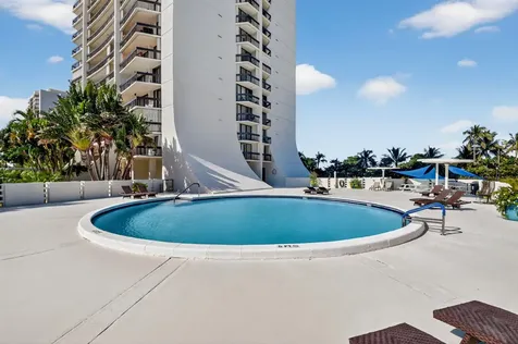 2000 Presidential Way West Palm Beach FL 33401