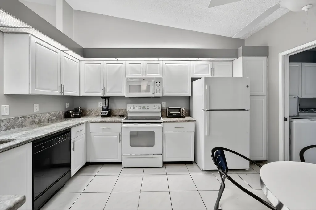 6065 Sunny Manor Court Delray Beach FL 33484