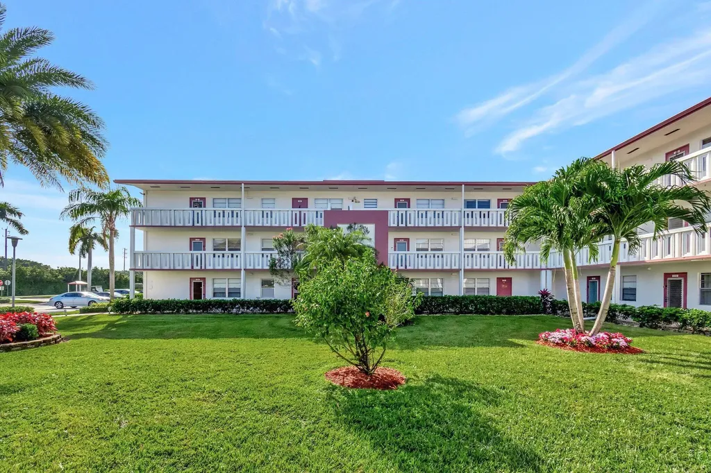 536 Fanshaw M Boca Raton FL 33434