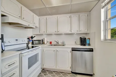 536 Fanshaw M Boca Raton FL 33434