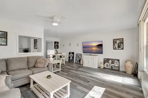 566 Mansfield N Boca Raton FL 33434