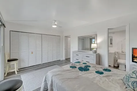 566 Mansfield N Boca Raton FL 33434