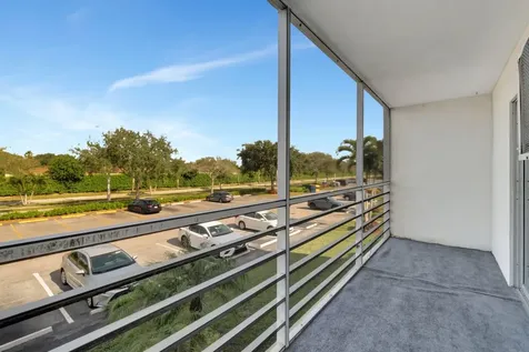566 Mansfield N Boca Raton FL 33434