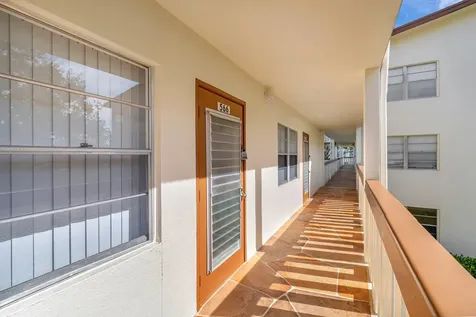566 Mansfield N Boca Raton FL 33434