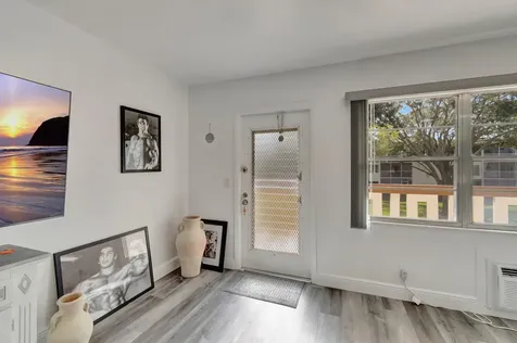 566 Mansfield N Boca Raton FL 33434