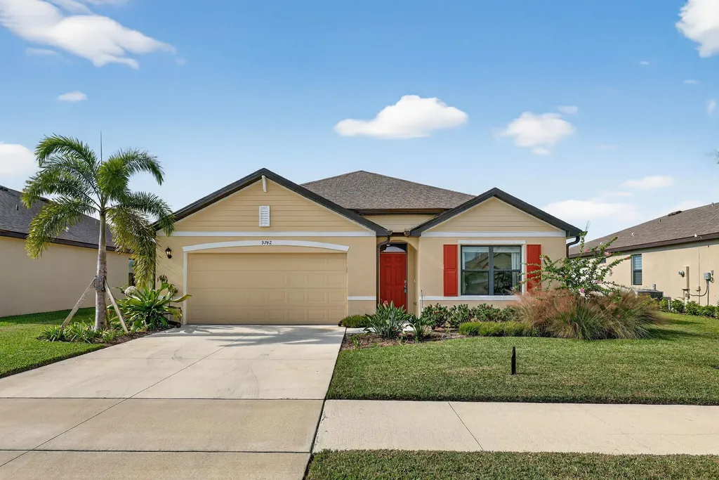 9742 Sw Triton Way Port Saint Lucie FL 34987