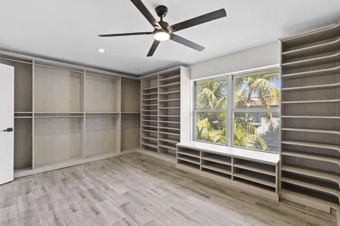809 W Oakland Park Boulevard Oakland Park FL 33311