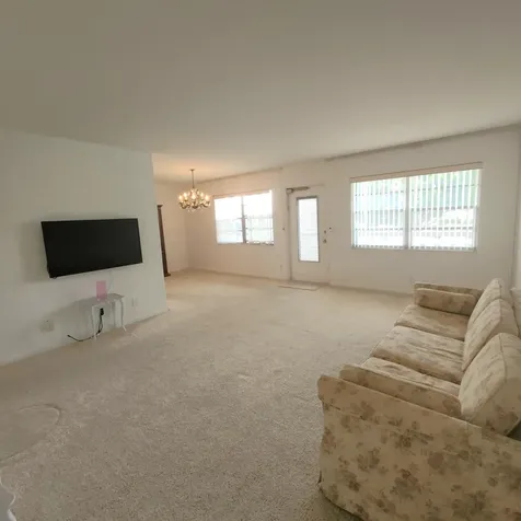 268 Wellington J West Palm Beach FL 33417