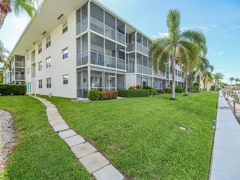 37 Yacht Club Drive North Palm Beach FL 33408
