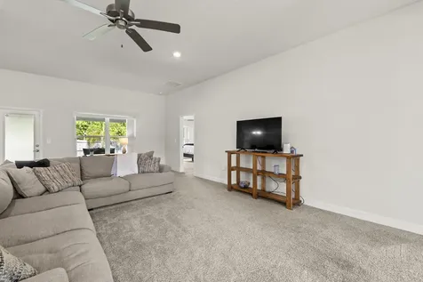 137 Sw Pisces Terrace Port Saint Lucie FL 34984