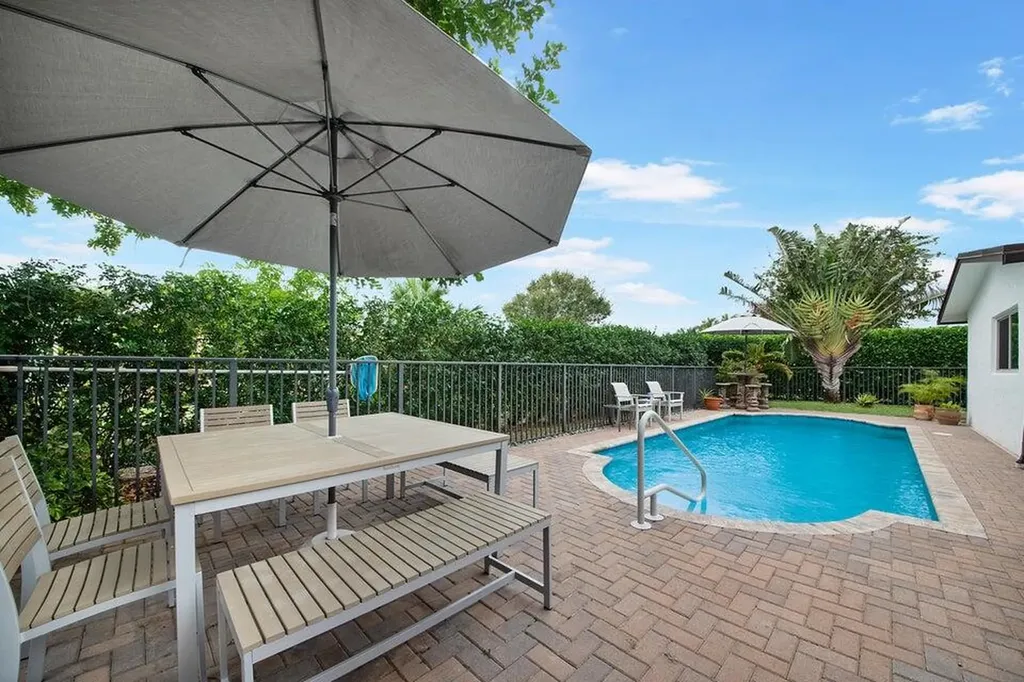 6372 Sleepy Willow Way Delray Beach FL 33484