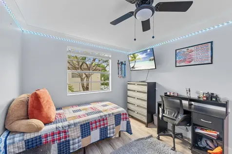 6548 Via Regina Boca Raton FL 33433