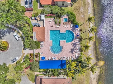 6548 Via Regina Boca Raton FL 33433