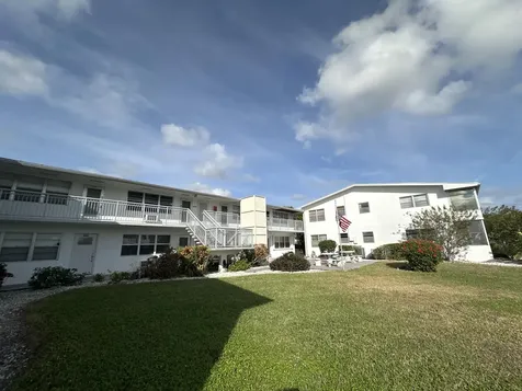 121 Sheffield F West Palm Beach FL 33417